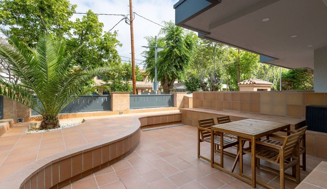 Mestral - Aparthotel with Swimming Pool