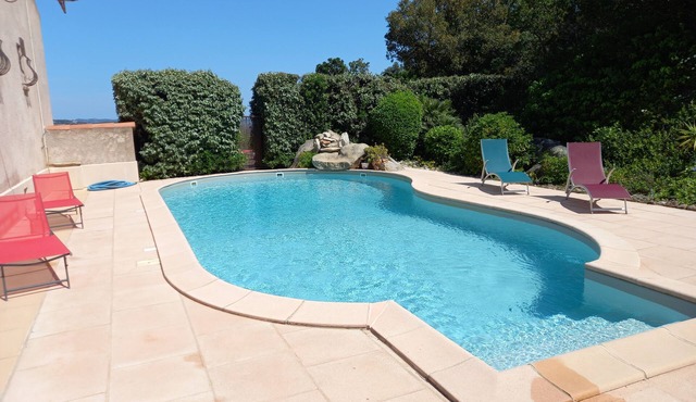 Mini villa studio cosy 19 m2 for 2 persons clim swimming pool, sea and mountain view in Porto-Vecchio