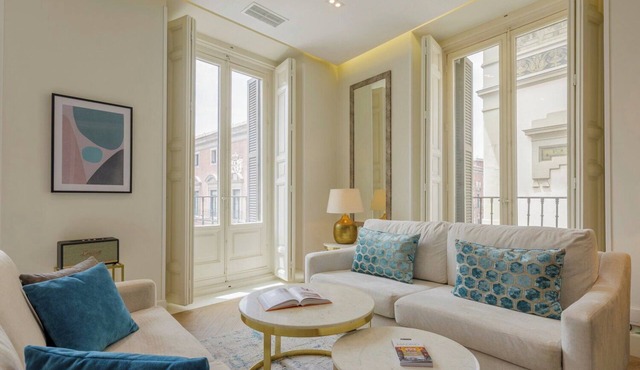 Modern and Luminous Flat in Central District