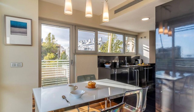 Modern apartment near Forum Beach & Parking