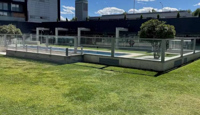 Modern duplex with swimming pool and gym surrounded by nature, 15 minutes from Atocha.