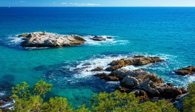 Modern Mestral - a few km to the beach!