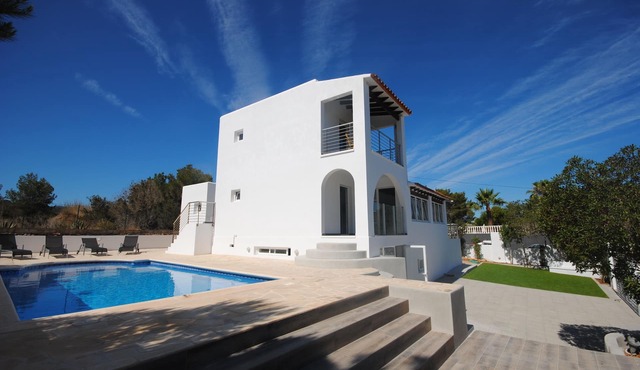 Modern Ibiza Villa with Private Pool – Close to the Beach & San Antonio Bay