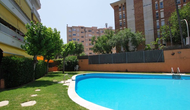 Narciso views - Community Pool