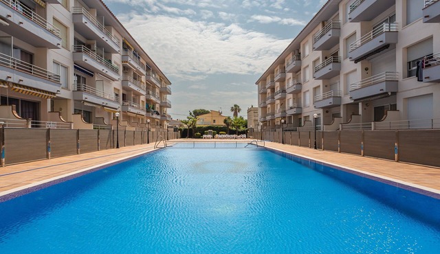 Omega 7 Apartment with Shared Pool, Garden, and Air Conditioning