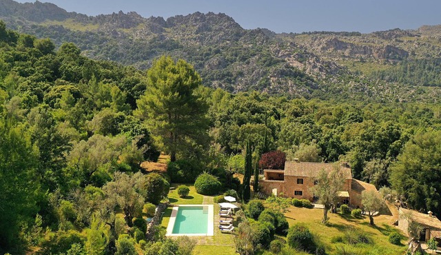 PASCOL. Villa over 250 years old in a breathtaking setting