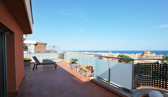 Picasso street - Sea views village centre