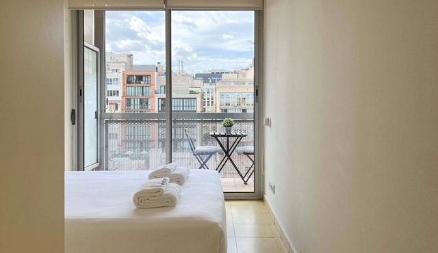 Plaça Catalunya Apartment for 6 people