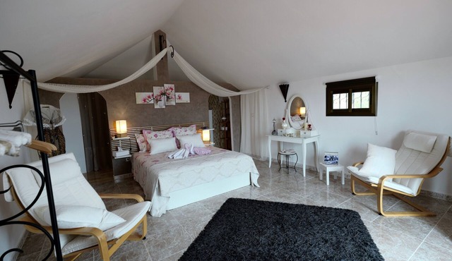 PRINCIPAL SUITE + PRIVATE TERRACE + SWIMMING POOL +MONTROY NEAR VALENCIA