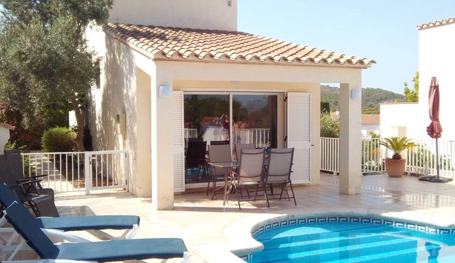 PRIVATE Villa with Garden/Pool/WIFI/AIRCON - Muntanya, Beautiful Hillside Property close to the For.