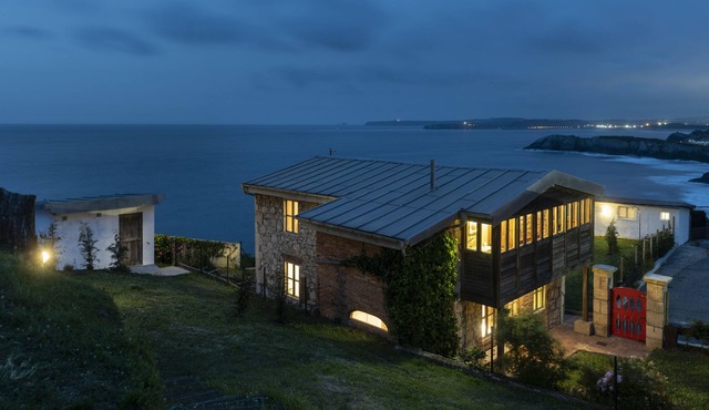 Property on beautiful seacliff. Beach downstairs