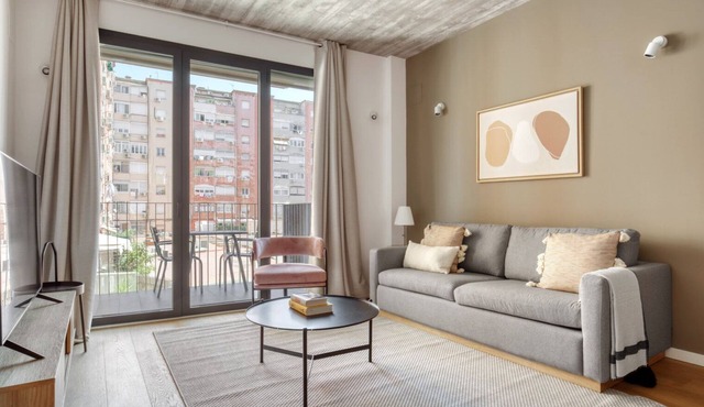 Renovated La Dreta de L'Eixample 2BR, by Blueground
