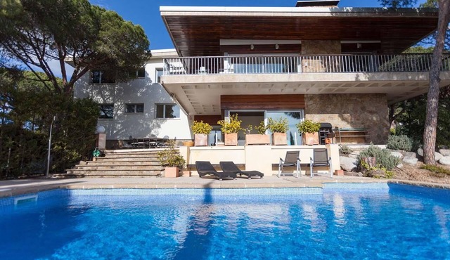 ROMANI - House with private pool. Capacity up to 17 people. 20 minutes Barcelona