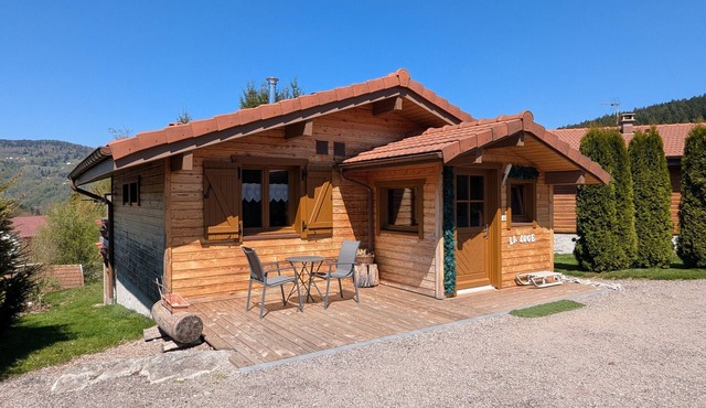 Romantic Chalet: Modern Comfort in Cornimont, Near Ski & Nature Activities in Cornimont