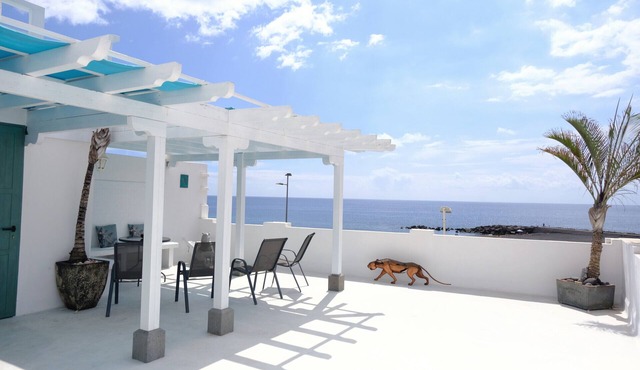 Rooftop Dreamhouse - 3BR with Seaviews