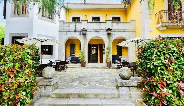 Room 'Habitación Doble Con Balcon' with Shared Terrace, Wi-Fi and Air Conditioning