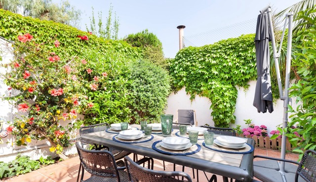 Rosari - House with patio - 3 minutes walk from the beach - 30 min from Barcelona