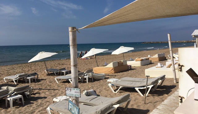 Sea front luxurious rental, 150 sqm with private garden and parking in Sitges.