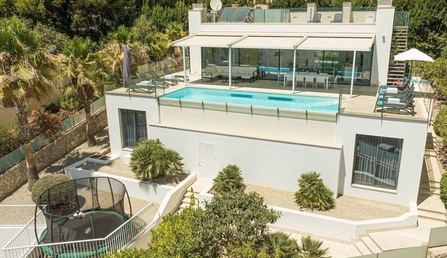 Seaview Escape less than 5 minutes from the beach