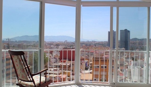 Spacious 4BR Málaga Centro Apartment 2 Baths Balcony A/C Sleeps 7 in Málaga