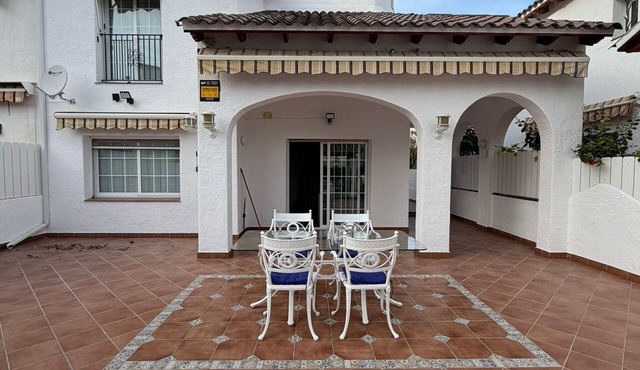 Spacious and Peaceful House Near the Beach