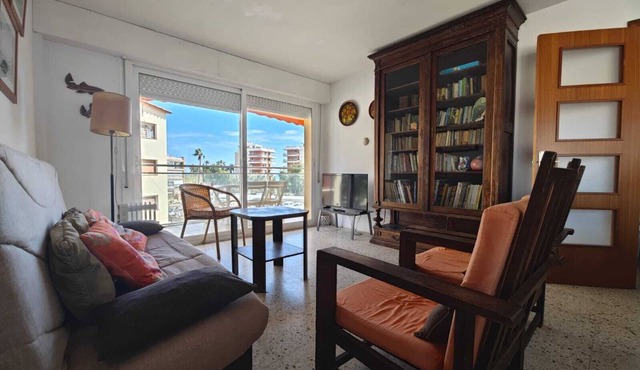 Spacious Apartment for 8 Near the Beach | Free Parking & WiFi
