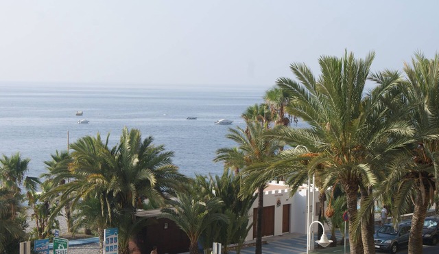Spacious Luxurious Flat W/Beautiful Sea Views For 6 People WiFi Parking Bikes