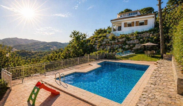 Spectacular views, just 4km to the beach!