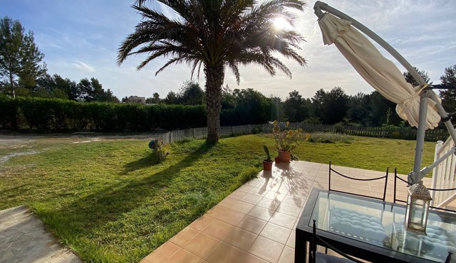 Studio in a private estate in the center of the island