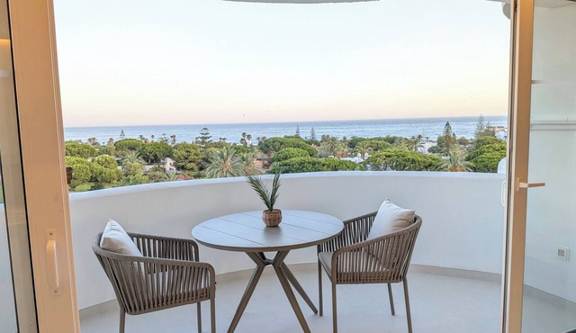 Studio Rosé · Southeast-facing terrace with ocean views – Marbella in Marbella