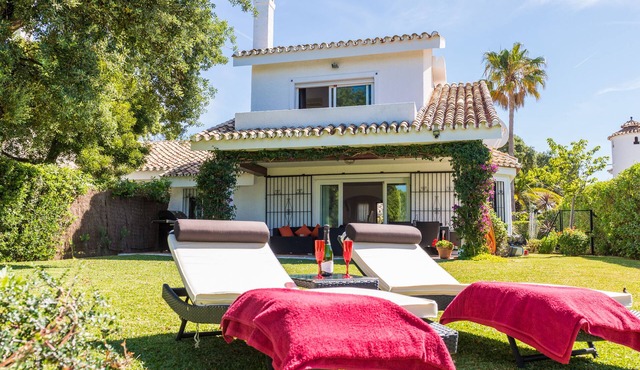 Stunning, family-friendly private villa with pool, sunny garden & sea views