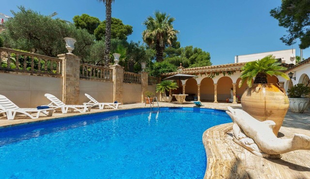 Stunning private villa for 10 guests with WIFI, A/C, private pool and patio in Grifeu