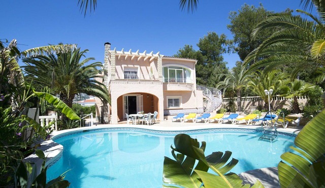 Stunning private villa for 10 people with private pool, A/C, WIFI, TV and terrace