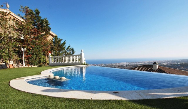 Sunny house - Infinity pool with spectacular views