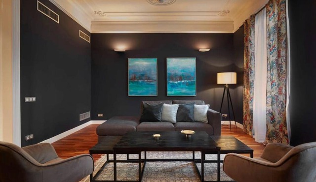 The Collection Barcelona - Classy 3BD - 2BTH with private patio in Eixample