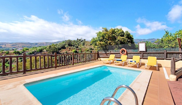 Tinamar Country House with Mountain Views, Pool, Wi-Fi, and Garden