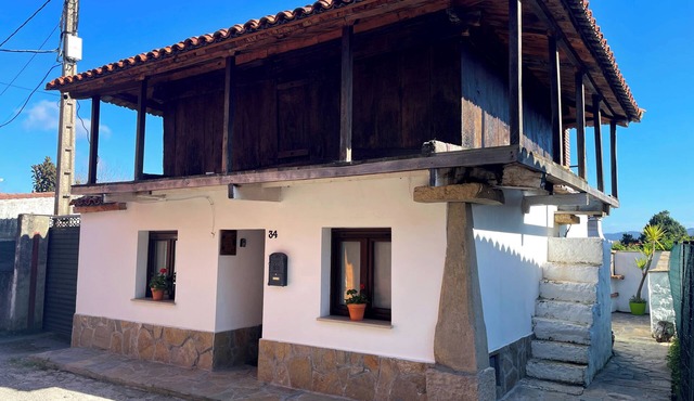 Typical Asturian house.3 km to Salinas Beach
