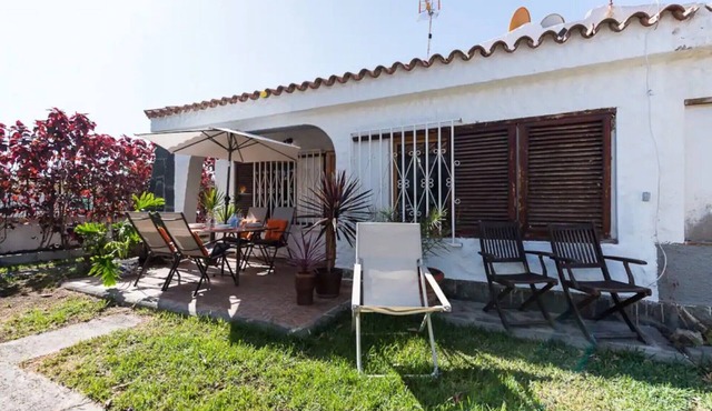 Vacation Home 'Bungalow Ubicación Ideal' with Shared Pool, Shared Terrace and Wi-Fi