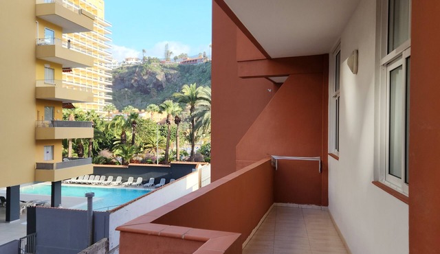 Vacation Apartment 'Escapada Ocenica De Ensueño' with Mountain View, Balcony and Wi-Fi
