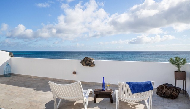 Vacation Apartment 'Maresía' with Sea View, Wi-Fi and Air Conditioning