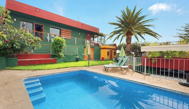 Vacation Home "Villa Palmeras, un Remanso de Paz" with Sea View, Private Pool & Wi-Fi