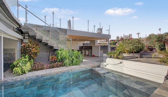 Vacation Villa 'Parralito Garden Oasis' with Mountain View, Wi-Fi and Air Conditioning in Ingenio
