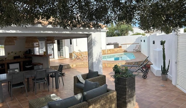 Villa 12 p. : Private pool, outdoor kitchen, parking 1500 m from the beach!