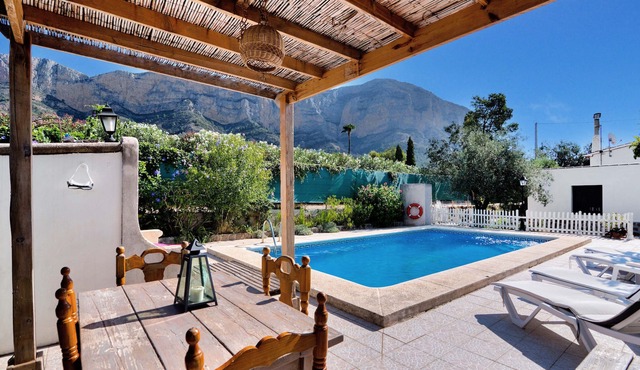 Villa 'Anna' with Mountain View, Wi-Fi and Air Conditioning