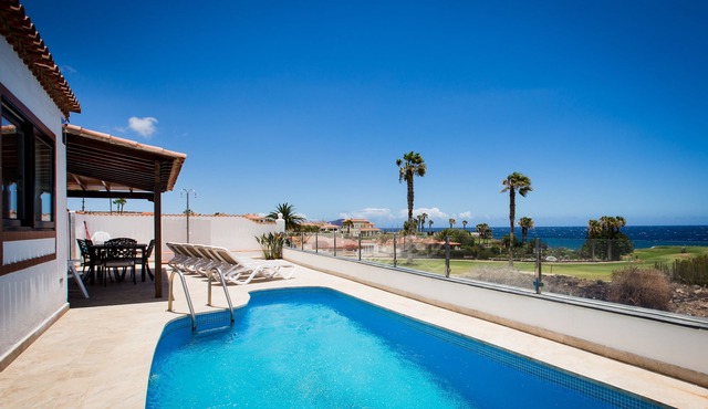 Villa Atlantico, 3 bedrooms, 2 Bathrooms AC & Stunning Views of Ocean & Golf