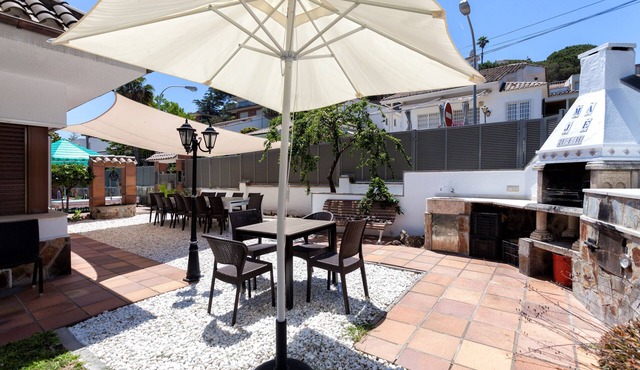 VILLA BARCELONA. Private pool and near to the beach.