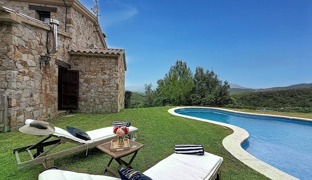 Villa 'Can Ayala' Arenys de Munt – With Garden and Private Pool