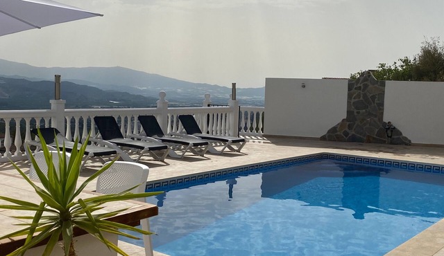 Villa 'Casa Descansa' with Sea View, Wi-Fi and Air Conditioning