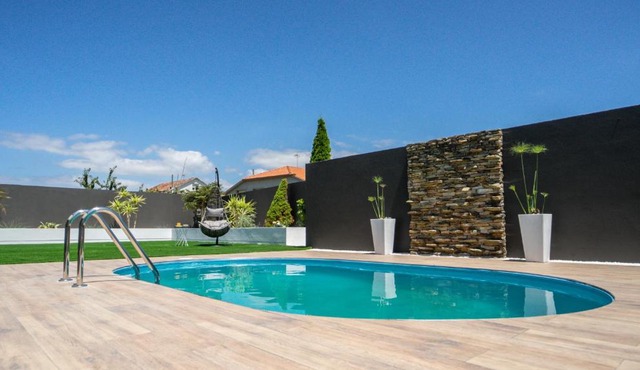 Villa con piscina cerca de la playa