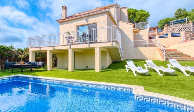 Villa 'Costacabana - La Luna' with Sea View, Private Pool and Wi-Fi